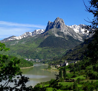 Embalse de Bubal with Penas de Fenias